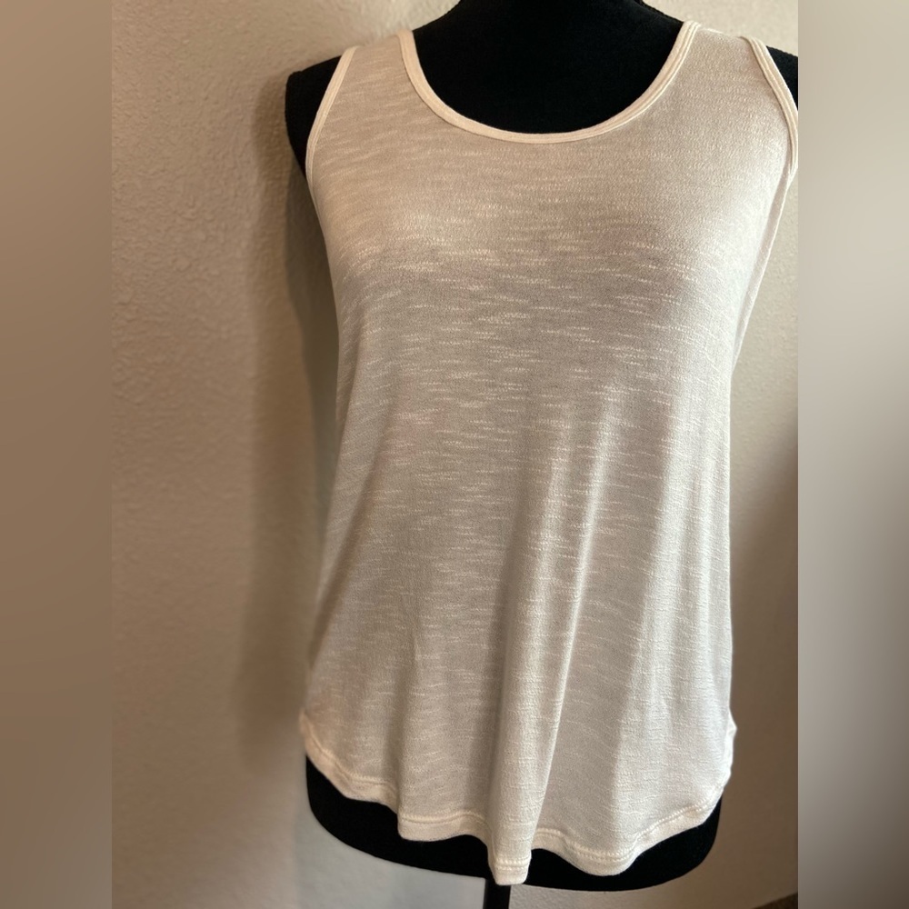 Vie Active~NWT~Lightweight Ultra Flow Off White Textured Tank Top~Size XS